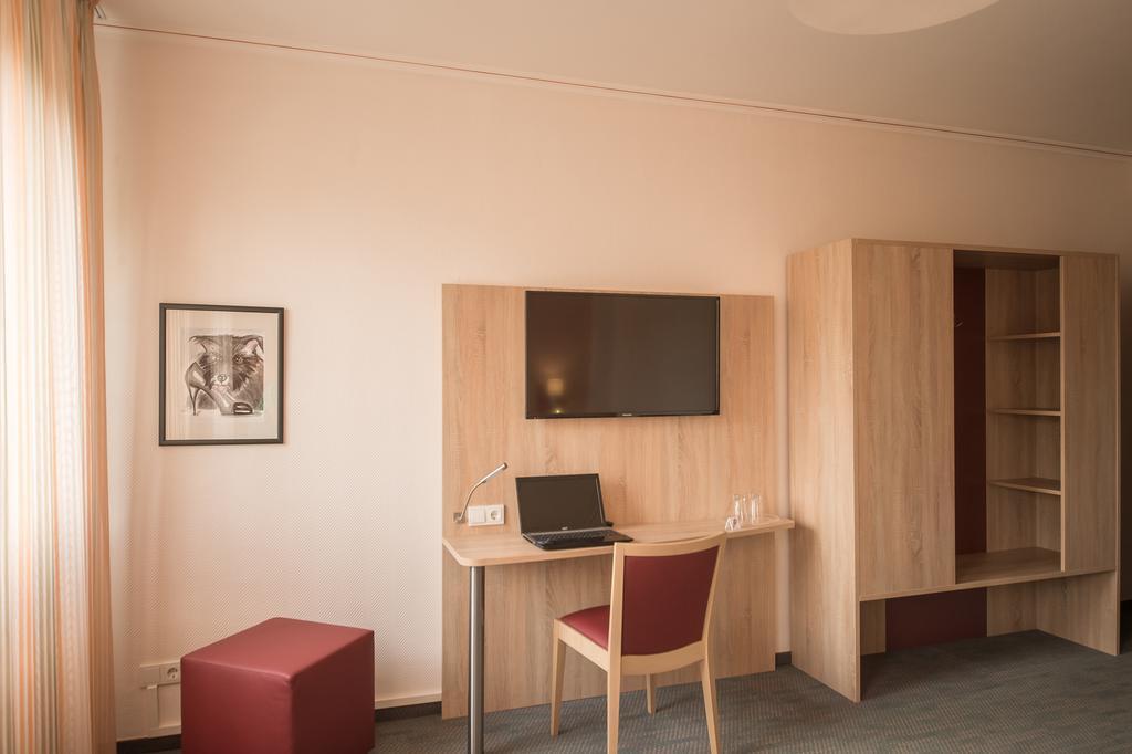Hotel Leander Bitburg Buitenkant foto