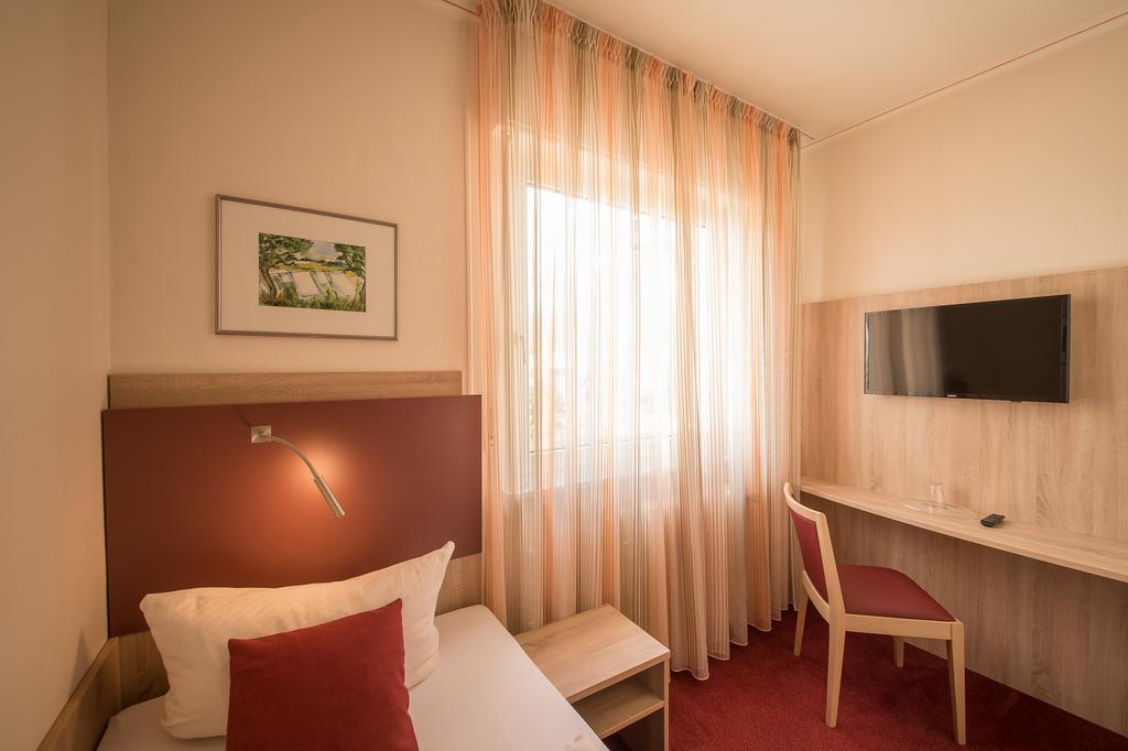 Hotel Leander Bitburg Buitenkant foto